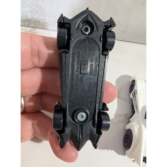 HOT WHEELS BATMOBILES LOT OF 6 LOOSE NEAR MINT - Picture 10 of 15